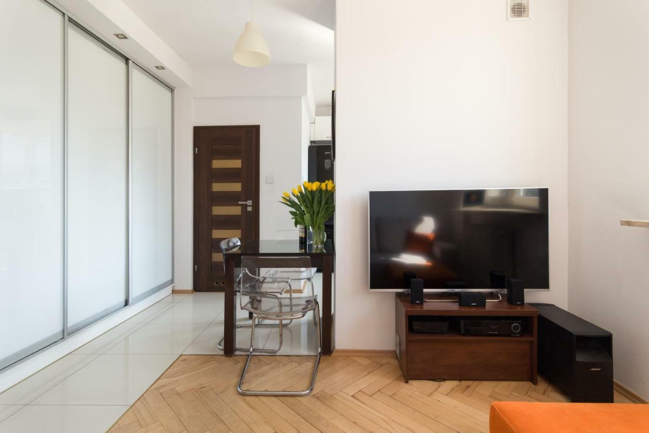 One By Your Freedom Apartment Warschau